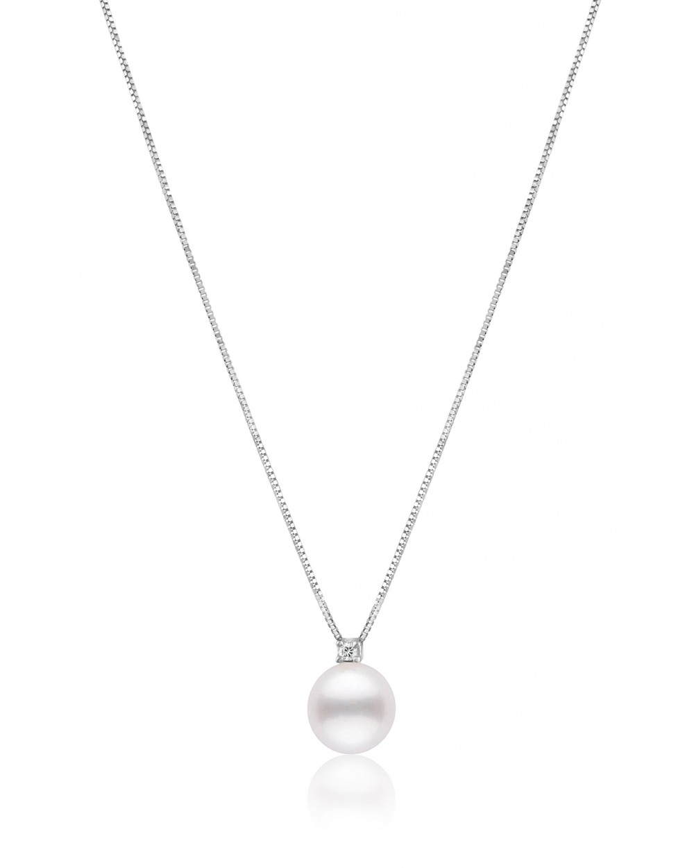 White gold necklace adorned with a dazzling diamond and exquisite round freshwater pearl