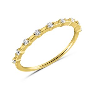 yellow-gold-18k-half-eternity-stacking-ring-diamonds.jpg" Alt Image Description: "Εκπληκτικό δαχτυλίδι στοίβαξης μισής αιωνιότητας από κίτρινο χρυσό 18 καρατίων, στολισμένο με λαμπερά διαμάντια για μια διαχρονική και πολυτελή πινελιά στους συνδυασμούς των δαχτυλιδιών σας που στοιβάζονται