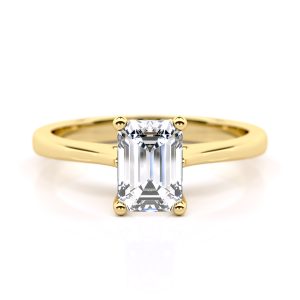 Selene Solitaire Ring in 18k Yellow Gold with Emerald Diamond